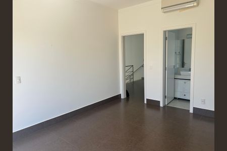 Casa de condomínio à venda com 252m², 4 quartos e 4 vagasSuíte 2