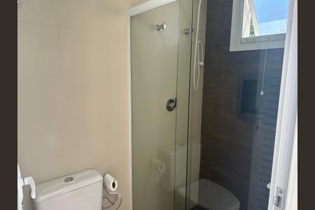 Casa de condomínio à venda com 252m², 4 quartos e 4 vagasLavabo