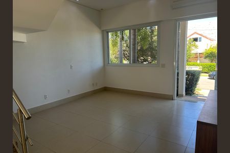 Casa de condomínio à venda com 252m², 4 quartos e 4 vagasSala