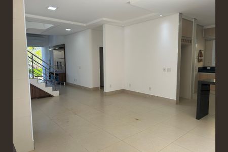 Casa de condomínio à venda com 252m², 4 quartos e 4 vagasSala de Jantar
