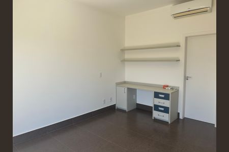 Casa de condomínio à venda com 252m², 4 quartos e 4 vagasSuíte 3