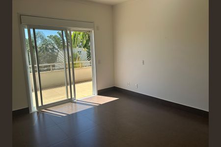 Casa de condomínio à venda com 252m², 4 quartos e 4 vagasSuíte 2