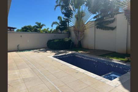 Casa de condomínio à venda com 252m², 4 quartos e 4 vagasPiscina