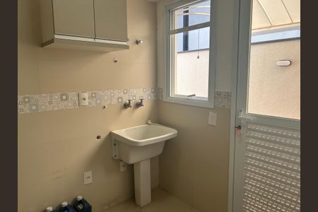 Casa de condomínio à venda com 252m², 4 quartos e 4 vagasLavanderia