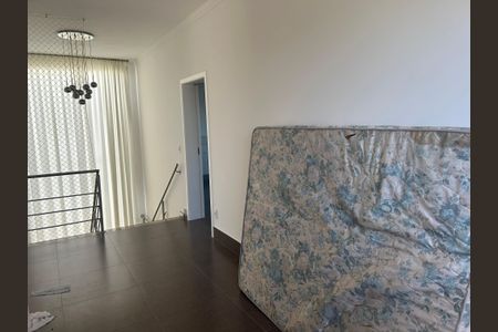 Casa de condomínio à venda com 252m², 4 quartos e 4 vagasMesanino