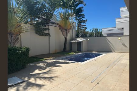 Casa de condomínio à venda com 252m², 4 quartos e 4 vagasPiscina