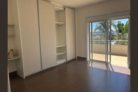 Casa de condomínio à venda com 252m², 4 quartos e 4 vagasSuíte 2