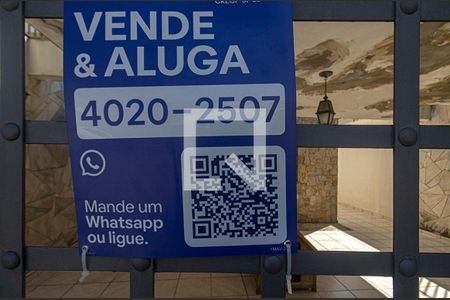 Casa à venda com 262m², 4 quartos e 2 vagas Casa à venda com 262m², 4 quartos e 2 vagasPlaca