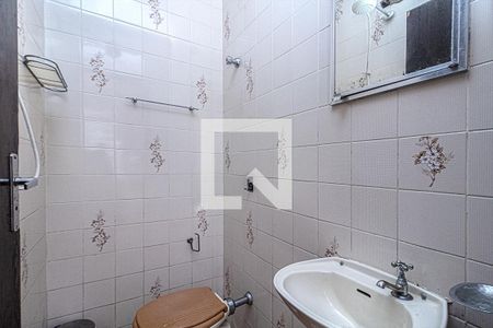 Casa à venda com 262m², 4 quartos e 2 vagas Casa à venda com 262m², 4 quartos e 2 vagasBanheiro de Serviço
