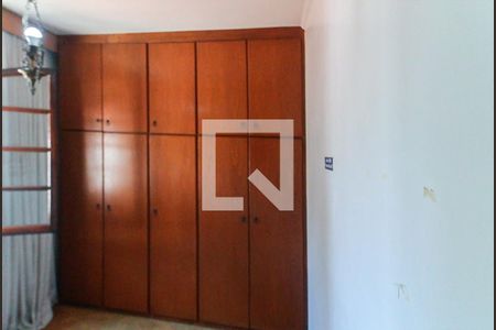 Casa à venda com 262m², 4 quartos e 2 vagas Casa à venda com 262m², 4 quartos e 2 vagasQuarto 2