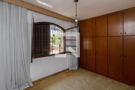 Casa à venda com 262m², 4 quartos e 2 vagas Casa à venda com 262m², 4 quartos e 2 vagasQuarto 2