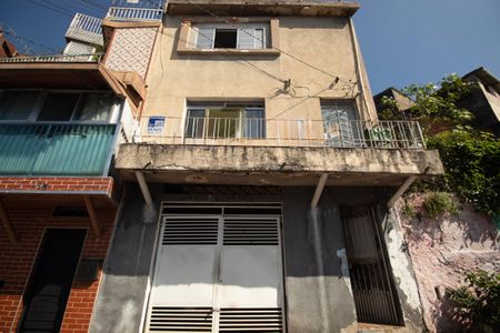 Casa à venda com 200m², 3 quartos e 1 vaga Casa à venda com 200m², 3 quartos e 1 vagaFachada
