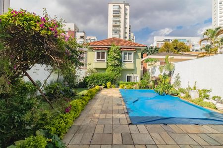 Casa à venda com 484m², 5 quartos e 6 vagas Casa à venda com 484m², 5 quartos e 6 vagasÁrea comum
