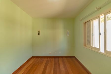 Casa à venda com 484m², 5 quartos e 6 vagas Casa à venda com 484m², 5 quartos e 6 vagasQuarto 7