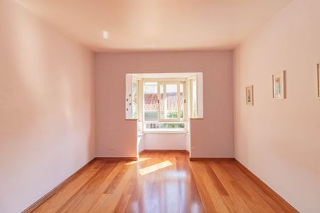 Casa à venda com 484m², 5 quartos e 6 vagas Casa à venda com 484m², 5 quartos e 6 vagasQuarto 5