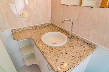 Casa à venda com 484m², 5 quartos e 6 vagas Casa à venda com 484m², 5 quartos e 6 vagasBanheiro Quarto 5