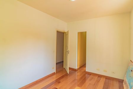 Casa à venda com 484m², 5 quartos e 6 vagas Casa à venda com 484m², 5 quartos e 6 vagasQuarto 6