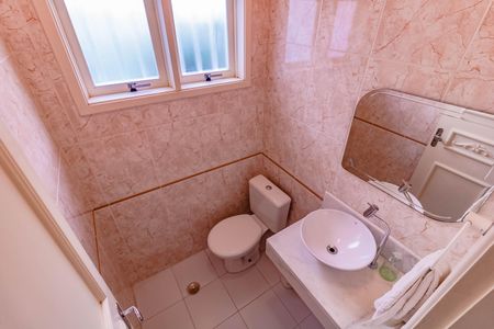 Casa à venda com 484m², 5 quartos e 6 vagas Casa à venda com 484m², 5 quartos e 6 vagaslavabo da sala 2