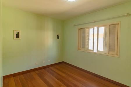 Casa à venda com 484m², 5 quartos e 6 vagas Casa à venda com 484m², 5 quartos e 6 vagasQuarto 7