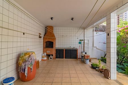 Casa à venda com 484m², 5 quartos e 6 vagas Casa à venda com 484m², 5 quartos e 6 vagasÁrea comum