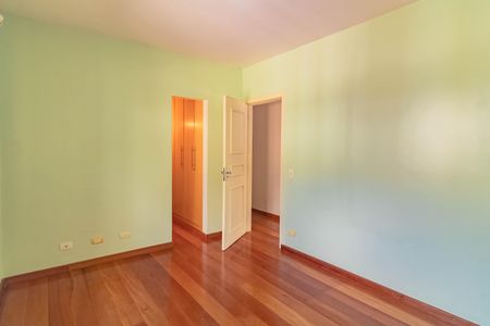 Casa à venda com 484m², 5 quartos e 6 vagas Casa à venda com 484m², 5 quartos e 6 vagasQuarto 7