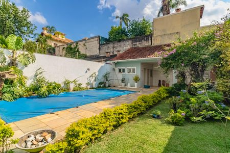 Casa à venda com 484m², 5 quartos e 6 vagas Casa à venda com 484m², 5 quartos e 6 vagasÁrea comum