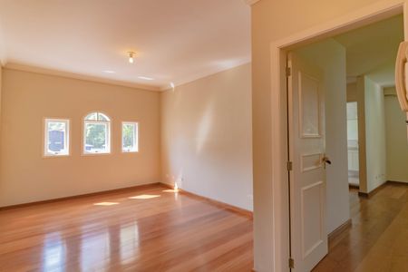 Casa à venda com 484m², 5 quartos e 6 vagas Casa à venda com 484m², 5 quartos e 6 vagasQuarto 3