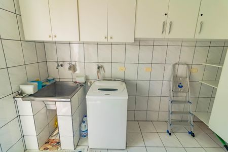 Casa à venda com 484m², 5 quartos e 6 vagas Casa à venda com 484m², 5 quartos e 6 vagasÁrea de Serviço