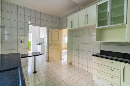 Casa à venda com 484m², 5 quartos e 6 vagas Casa à venda com 484m², 5 quartos e 6 vagasCozinha