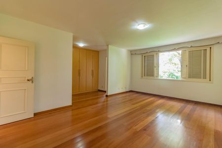 Casa à venda com 484m², 5 quartos e 6 vagas Casa à venda com 484m², 5 quartos e 6 vagasquarto 8