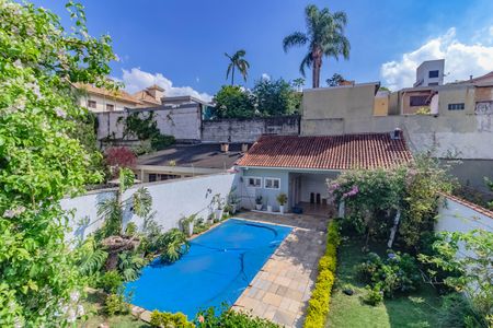 Casa à venda com 484m², 5 quartos e 6 vagas Casa à venda com 484m², 5 quartos e 6 vagasvista Quarto 5