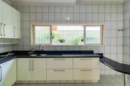 Casa à venda com 484m², 5 quartos e 6 vagas Casa à venda com 484m², 5 quartos e 6 vagasCozinha