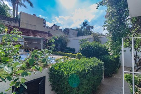 Casa à venda com 484m², 5 quartos e 6 vagas Casa à venda com 484m², 5 quartos e 6 vagasÁrea comum