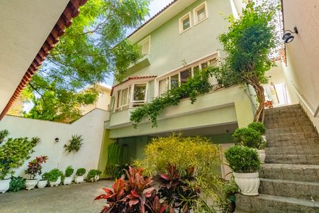 Casa à venda com 484m², 5 quartos e 6 vagas Casa à venda com 484m², 5 quartos e 6 vagasFachada