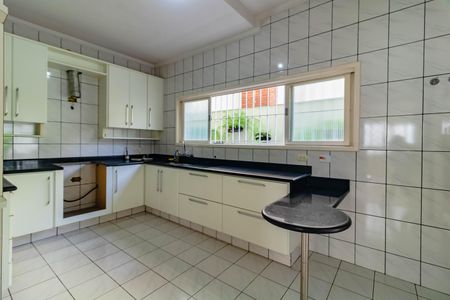 Casa à venda com 484m², 5 quartos e 6 vagas Casa à venda com 484m², 5 quartos e 6 vagasCozinha