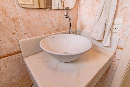 Casa à venda com 484m², 5 quartos e 6 vagas Casa à venda com 484m², 5 quartos e 6 vagaslavabo da sala 2