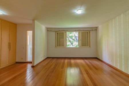 Casa à venda com 484m², 5 quartos e 6 vagas Casa à venda com 484m², 5 quartos e 6 vagasquarto 8