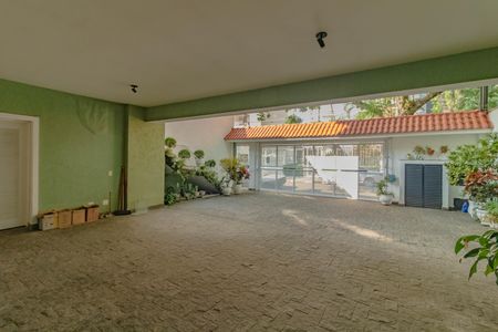 Casa à venda com 484m², 5 quartos e 6 vagas Casa à venda com 484m², 5 quartos e 6 vagasGaragem