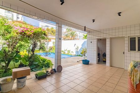 Casa à venda com 484m², 5 quartos e 6 vagas Casa à venda com 484m², 5 quartos e 6 vagasÁrea comum