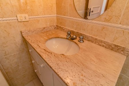 Casa à venda com 484m², 5 quartos e 6 vagas Casa à venda com 484m², 5 quartos e 6 vagasBanheiro do Quarto 7