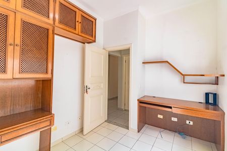 Casa à venda com 484m², 5 quartos e 6 vagas Casa à venda com 484m², 5 quartos e 6 vagasQuarto