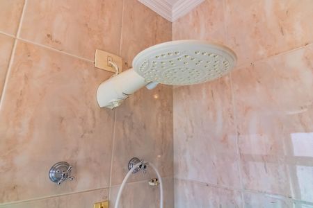 Casa à venda com 484m², 5 quartos e 6 vagas Casa à venda com 484m², 5 quartos e 6 vagasBanheiro Quarto 5