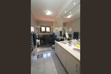 Casa para alugar com 499m², 5 quartos e 4 vagas Casa para alugar com 499m², 5 quartos e 4 vagasBanheiro da Suíte