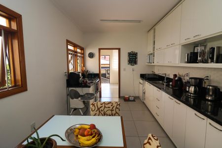 Casa para alugar com 499m², 5 quartos e 4 vagas Casa para alugar com 499m², 5 quartos e 4 vagasCozinha