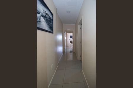 Casa à venda com 217m², 3 quartos e 3 vagas Casa à venda com 217m², 3 quartos e 3 vagasCorredor