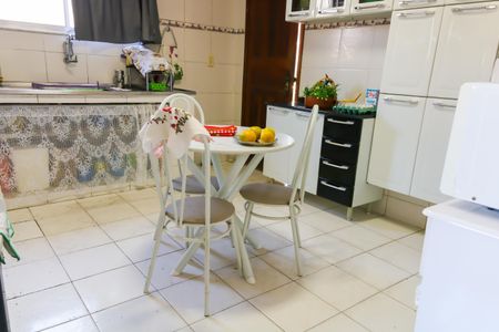 Casa à venda com 732m², 8 quartos e 8 vagas Casa à venda com 732m², 8 quartos e 8 vagasCozinha - Casa 3