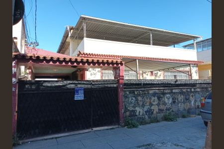 Casa à venda com 732m², 8 quartos e 8 vagas Casa à venda com 732m², 8 quartos e 8 vagasFachada