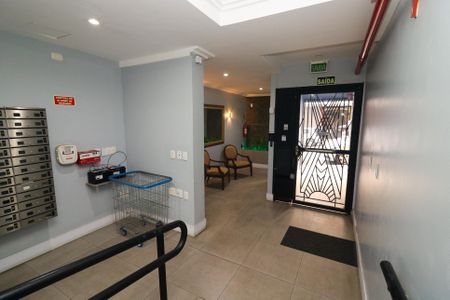 Apartamento à venda com 73m², 2 quartos e sem vaga Apartamento à venda com 73m², 2 quartos e sem vagaHall de entrada