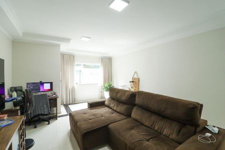 Casa à venda com 240m², 3 quartos e 4 vagas Casa à venda com 240m², 3 quartos e 4 vagasSala