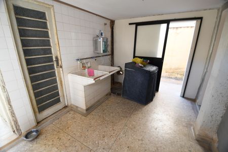Casa à venda com 260m², 4 quartos e 4 vagasÁrea de Serviço 2